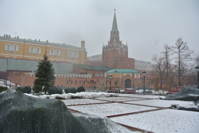 La tour de la Trinité et le jardin Alexandrovski, recouvert de neige