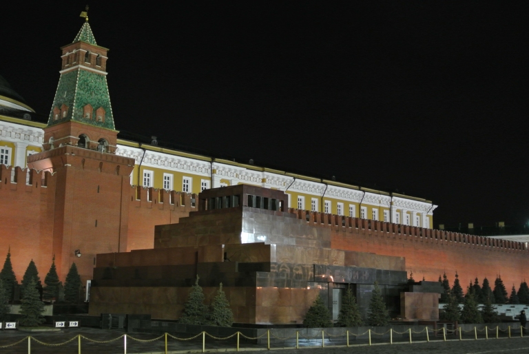 Le Mausolée de Lénine entouré de la nécropole du Kremlin
